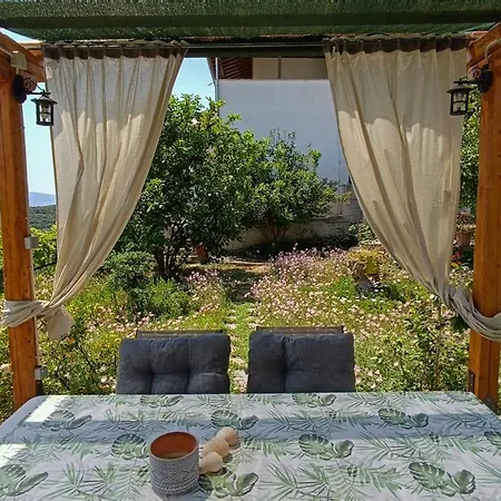Mikros Paradisos Pelion بيت للعطل